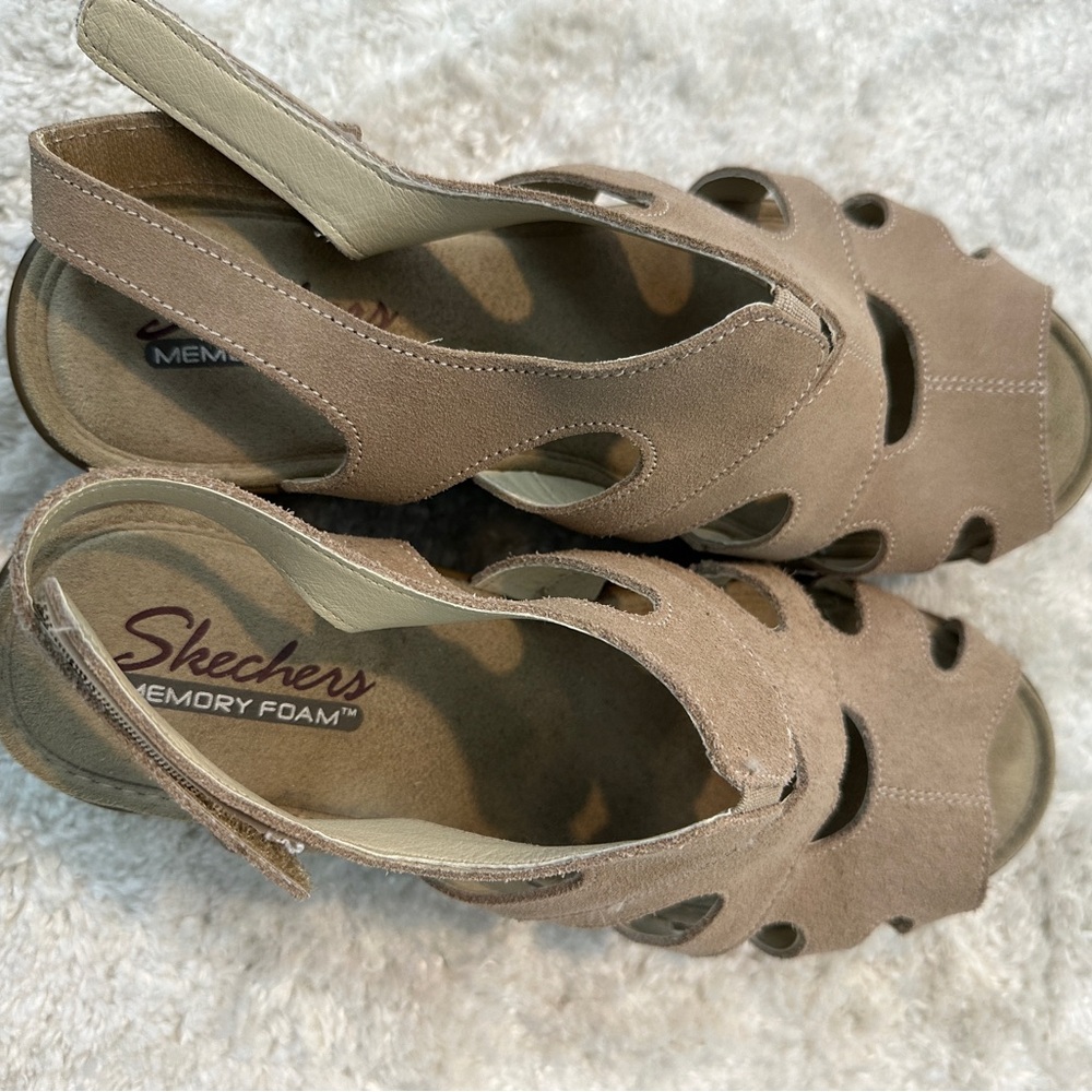 Skechers memory foam Women's Tan wedge - Picture 4 of 5